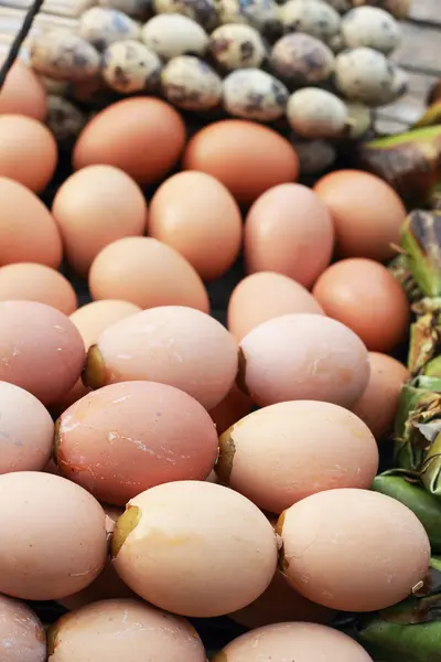 Chicken and quail eggs on the grill. — Stock Photo, Image