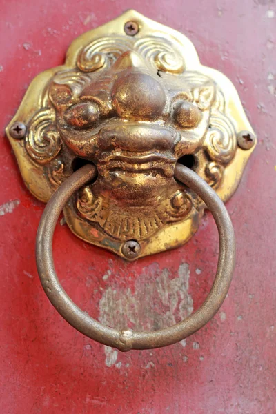 Old door handles in the chinese temple. — Stock Photo, Image