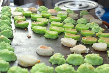 Tayland tatlı, mix un, Hindistan cevizi ve sonra kızarmış.