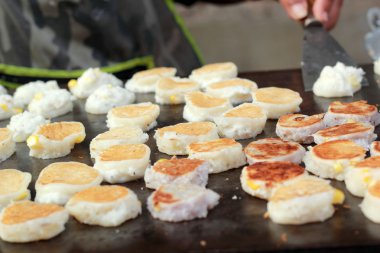 Tayland tatlı, mix un, Hindistan cevizi ve sonra kızarmış.