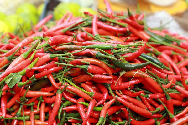 Chili vermelho no mercado — Fotografia de Stock
