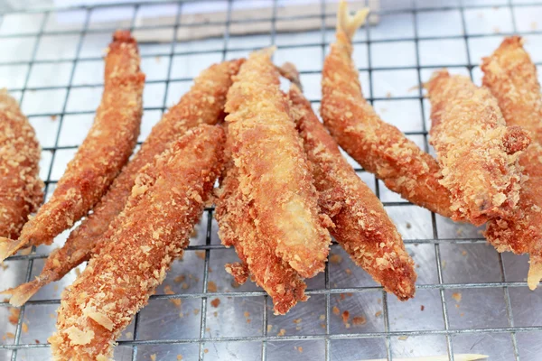 Peixe frito no mercado — Fotografia de Stock