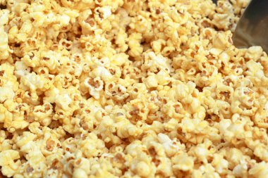 patlamış mısır bir karamel kaplamalı