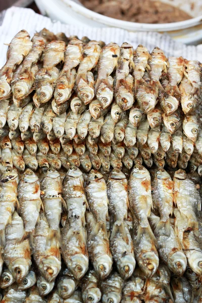 Grilled fish in the market — Stock Photo, Image