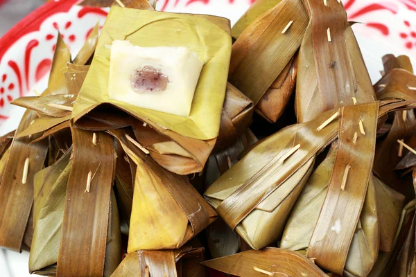 Sticky rice wrapped in banana leaves - dessert Thailand. — Stock Photo, Image