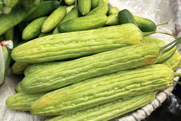 Kalebas, vers fruit op de markt. — Stockfoto