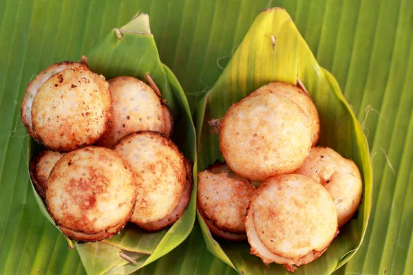 La leche de coco mezcla azúcar y harina. - Tipo de carne dulce tailandesa — Foto de Stock