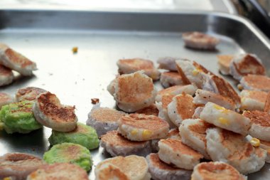 Tayland tatlı, mix un, Hindistan cevizi ve sonra kızarmış.