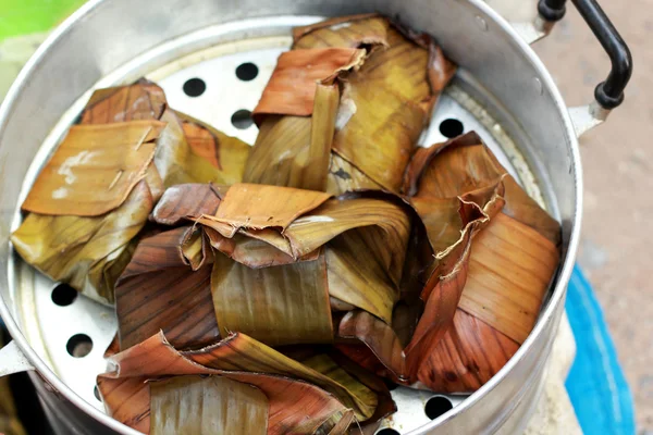 Poisson cuit à la vapeur avec pâte de curry — Photo