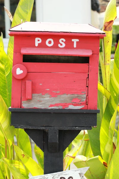 Briefkasten aus Holz, Vintage-Stil. — Stockfoto