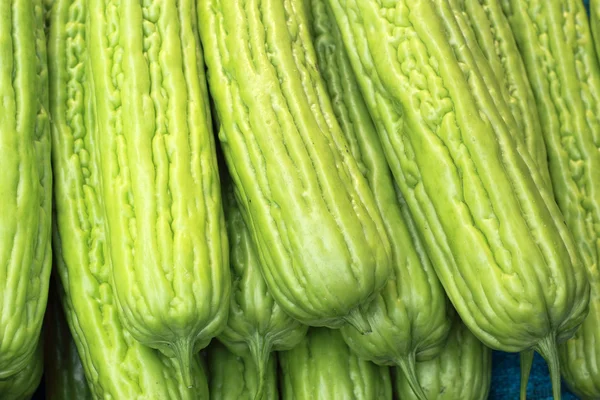 Kalebas, vers fruit op de markt. — Stockfoto