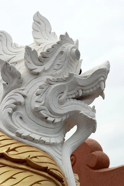 泰国的白狮子雕塑. — 图库照片