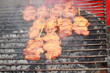 Markette ızgara tavuk.