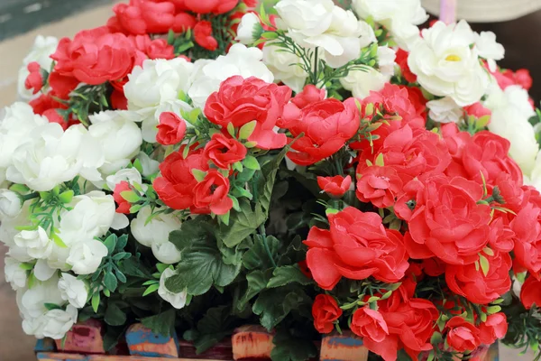 Krásné z růží umělé květiny — Stock fotografie