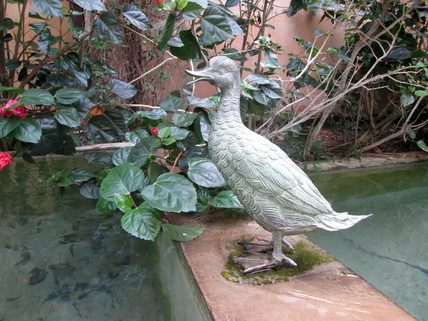 Estatua patos en Inglés jardín . — Foto de Stock