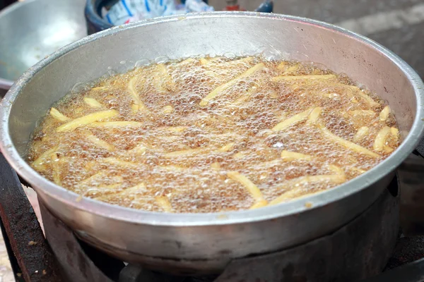 Frites dans la poêle — Photo