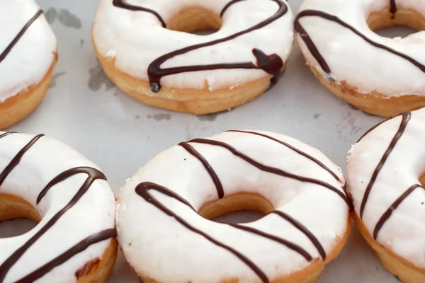 Viele leckere Schokoladen-Donuts — Stockfoto