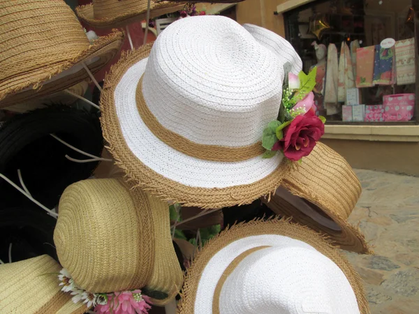 Sombreros en venta en el mercado — Foto de Stock