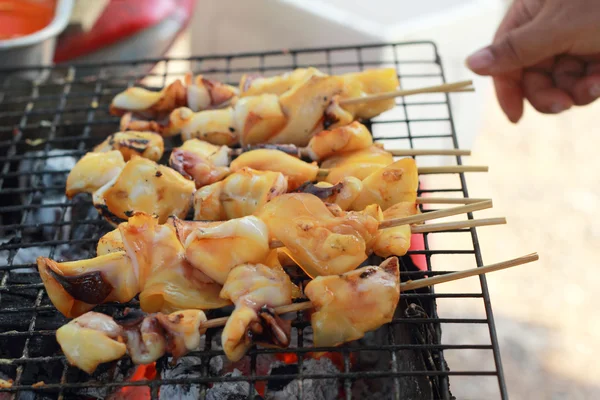 B-B-Q Lulas grelhadas no mercado — Fotografia de Stock