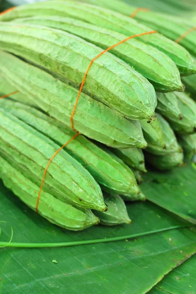 Zucchine fresche sul mercato — Foto Stock