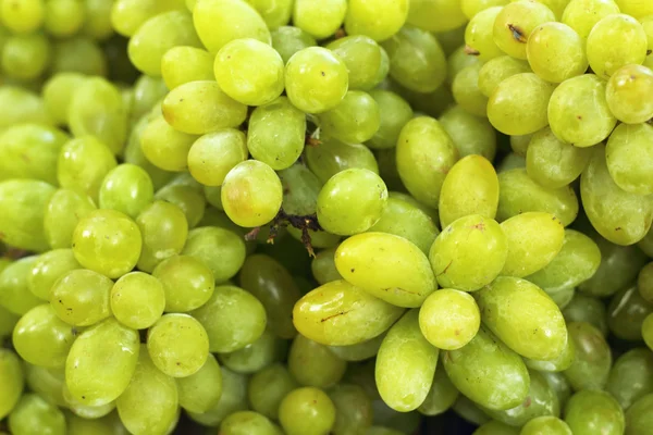 Fresh grapes on the market — Stock Photo, Image