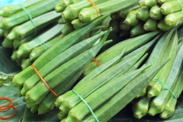 Green okra in the market — Stock Photo, Image