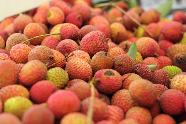 Litchi maturi sul mercato — Foto Stock