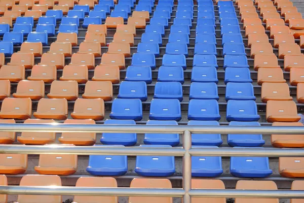 Asientos de estadio para ver algún deporte o fútbol — Foto de Stock