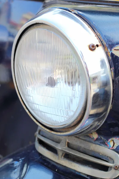 Közelkép a szüreti motoros tricikli fényszóró — Stock Fotó