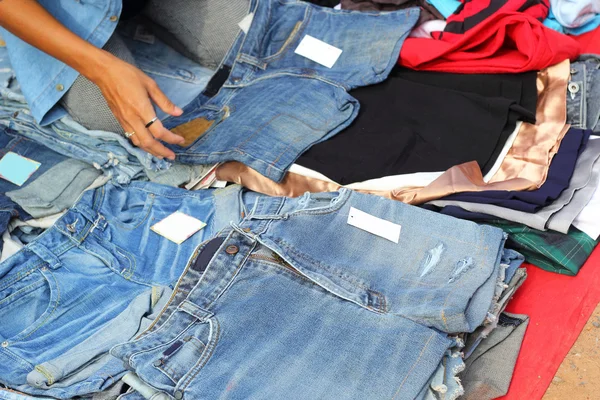 A lot vintage jeans with seams for sale — Stock Photo, Image
