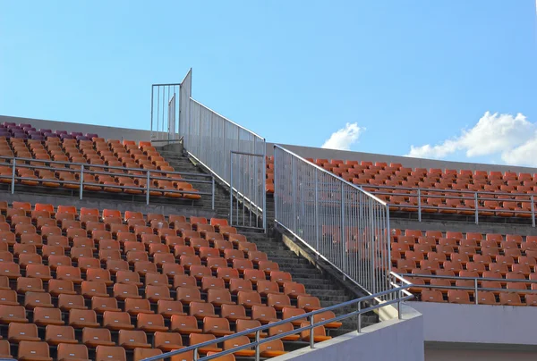 Asientos de estadio para ver algún deporte o fútbol — Foto de Stock