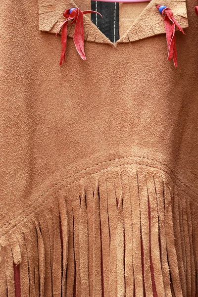 Bruine jas gemaakt van dierlijke huiden. — Stockfoto
