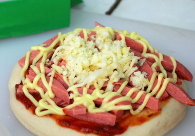 İtalyan pizza jambon peynir ve biber