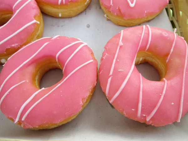 Um monte de donut e morango — Fotografia de Stock