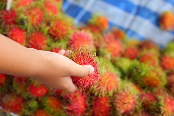 Sweet fruits rambutan in the market — Stock Photo, Image