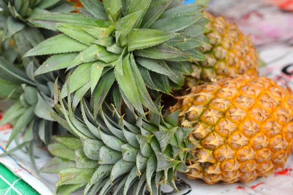 Close-up fresh pineapple at market — Stock Photo, Image