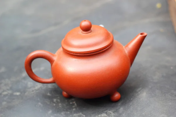 Bouilloire en terre pour le thé — Photo