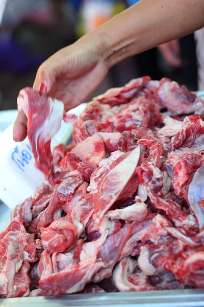 Carne di maiale cruda fresca sul mercato — Foto Stock