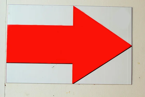 Flecha roja sobre fondo blanco — Foto de Stock