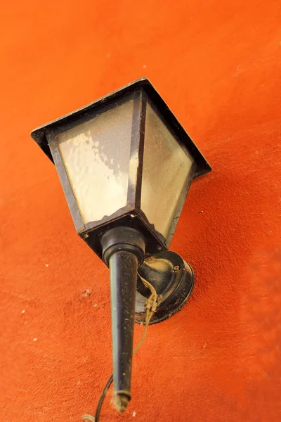 Vintage lamp op een muur — Stockfoto