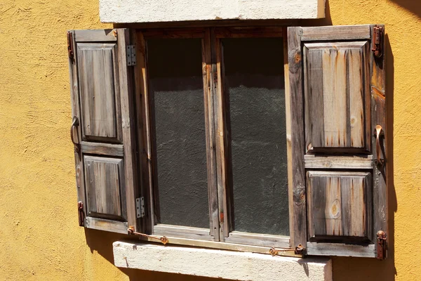 Παλαιό παράθυρο με στυλ vintage. — Φωτογραφία Αρχείου