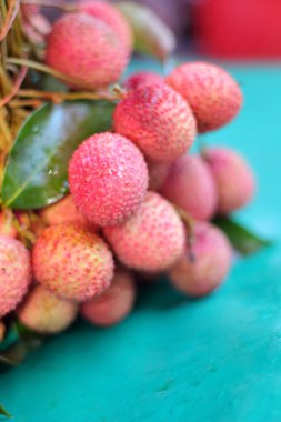 Olgun lychee piyasada