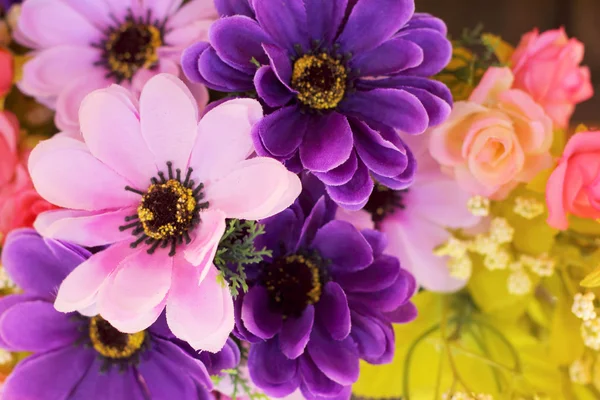 Güzel çeşitli: Suni çiçekler — Stok fotoğraf