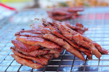 Bar-BQ veya barbekü ızgara et