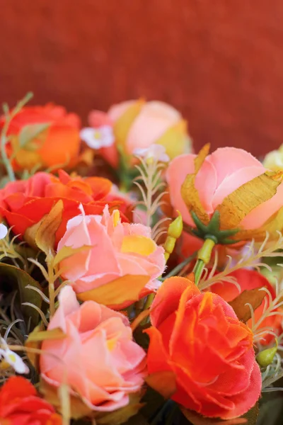 Belo de rosa flores artificiais — Fotografia de Stock