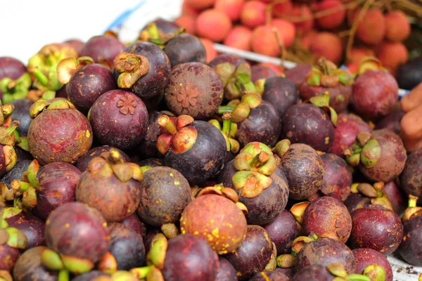 Mangostanfrucht auf dem Markt — Stockfoto