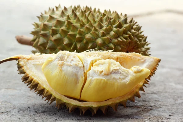 Frutto durian maturo per essere mangiato — Foto Stock