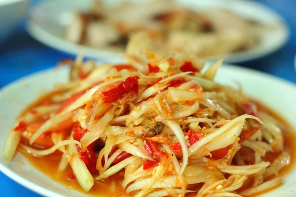 Salade de papaye dans l'assiette — Photo