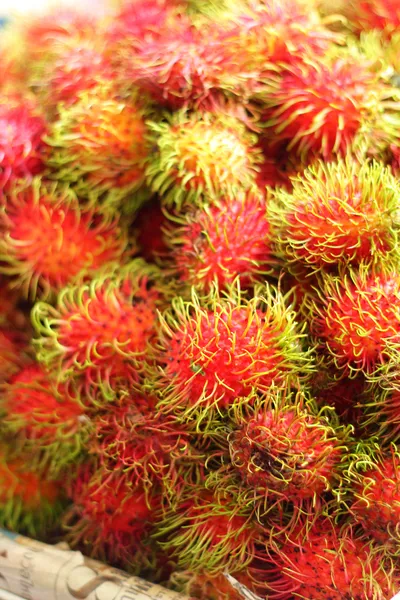 Rambután de frutas dulces en el mercado —  Fotos de Stock