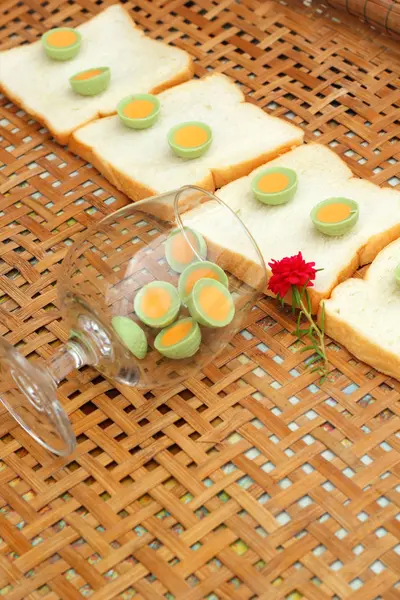 Sliced bread with chocolate green — Stock Photo, Image